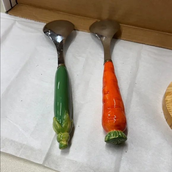 ⭐️Vintage Set of ceramic & stainless steel salad servers vegetable themed handle - Picture 5 of 12